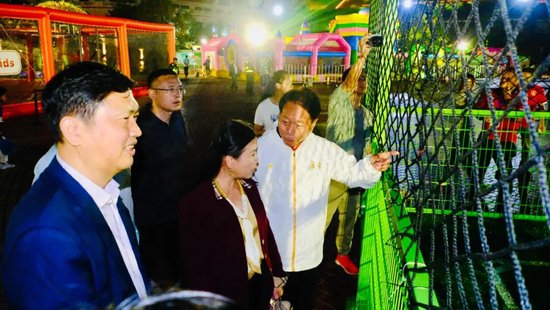 周穗安詳解微型智能足球場四維科技 孩子們從下午玩到晚上9點(diǎn)不愿走