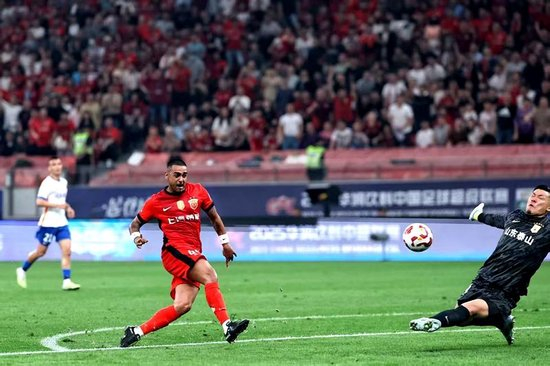 武磊點射破荒，海港補時階段1-1逼平泰山