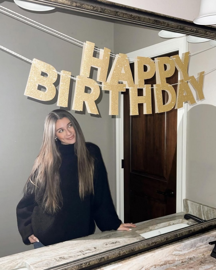 里夫斯28歲生日更換寸頭造型，女友社媒曬照